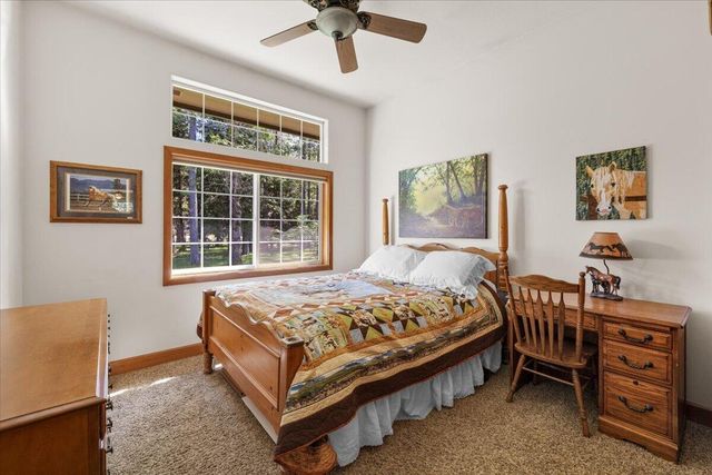 196 Pooh Lane, Grants Pass, OR 97526