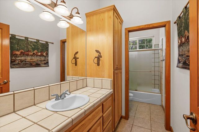 196 Pooh Lane, Grants Pass, OR 97526