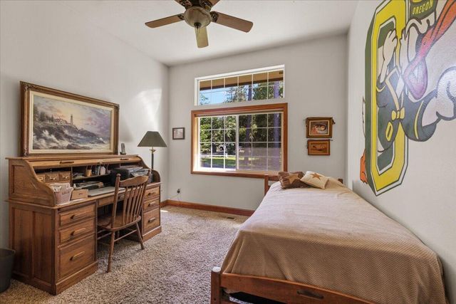 196 Pooh Lane, Grants Pass, OR 97526
