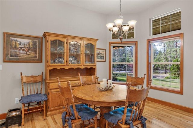 196 Pooh Lane, Grants Pass, OR 97526