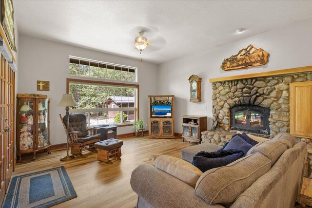 196 Pooh Lane, Grants Pass, OR 97526