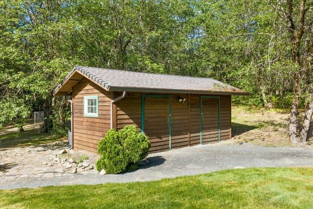 196 Pooh Lane, Grants Pass, OR 97526