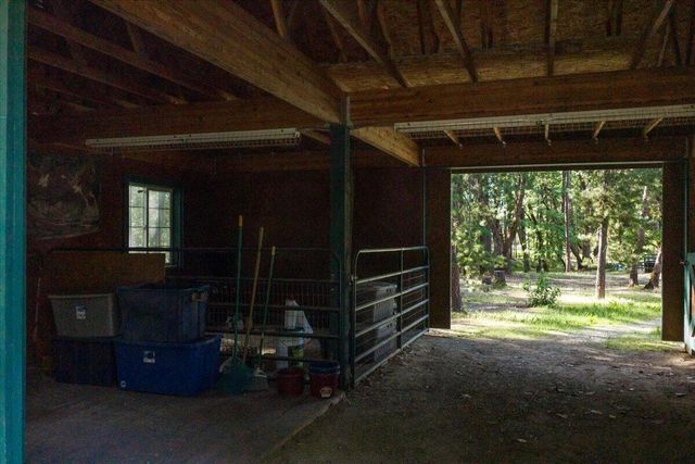 196 Pooh Lane, Grants Pass, OR 97526