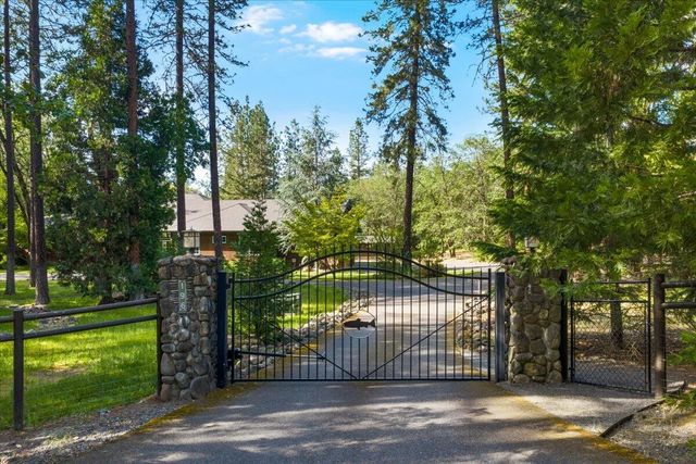 196 Pooh Lane, Grants Pass, OR 97526