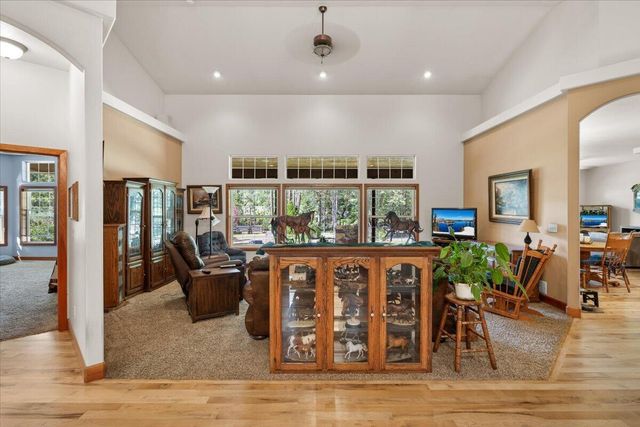 196 Pooh Lane, Grants Pass, OR 97526