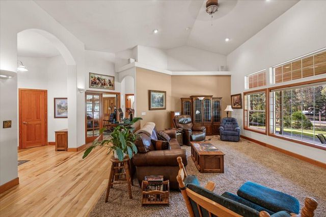 196 Pooh Lane, Grants Pass, OR 97526
