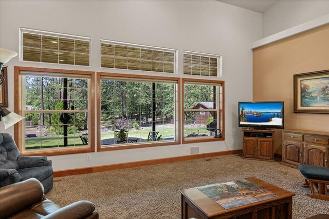 196 Pooh Lane, Grants Pass, OR 97526