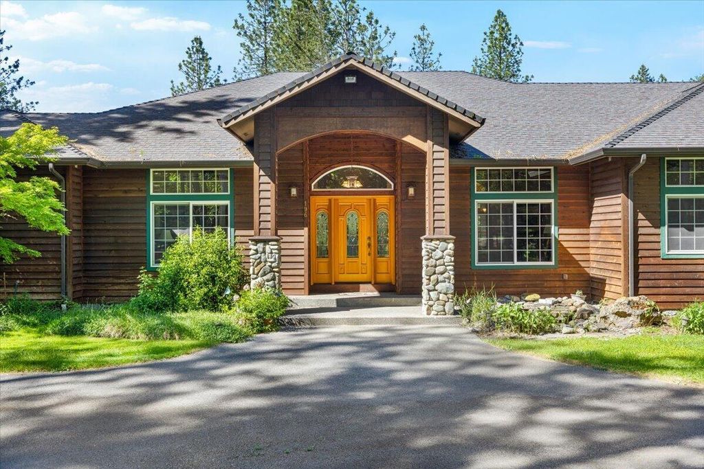 196 Pooh Lane, Grants Pass, OR 97526