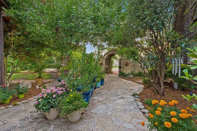 3911 Lago Vista DR, Austin, TX 78734