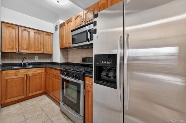 66-10 Thornton Place 4C, Rego Park, NY 11374