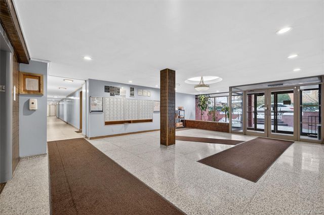 66-10 Thornton Place 4C, Rego Park, NY 11374