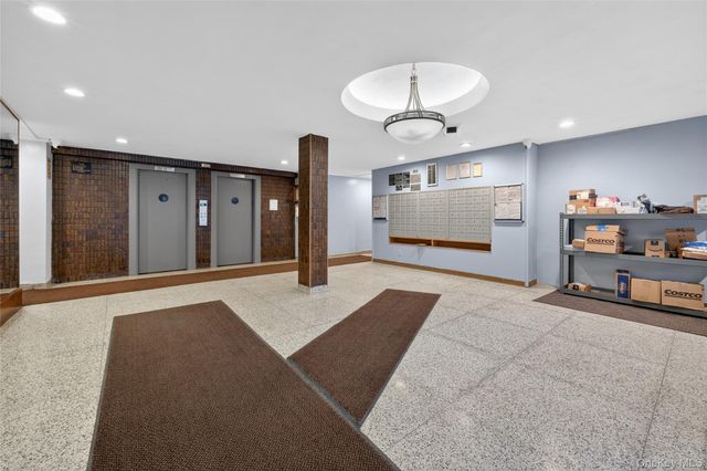 66-10 Thornton Place 4C, Rego Park, NY 11374