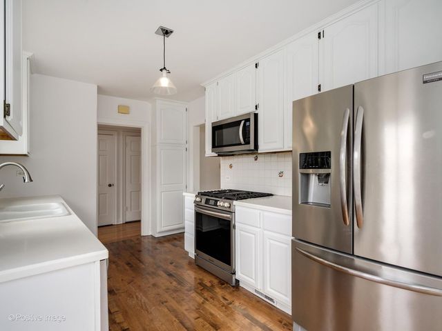 140 N Cuyler Avenue, Oak Park, IL 60302