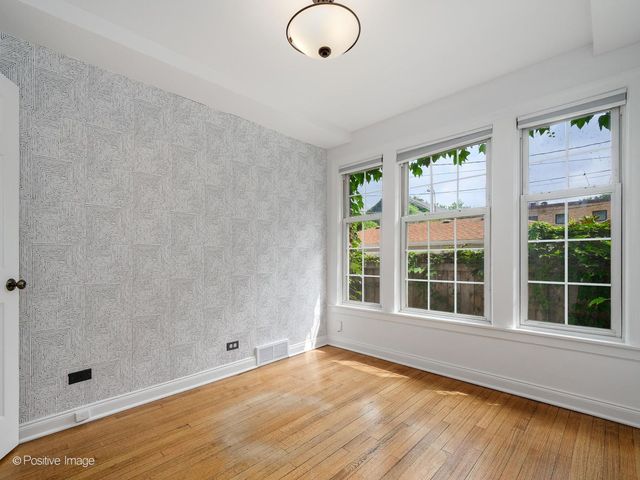 140 N Cuyler Avenue, Oak Park, IL 60302