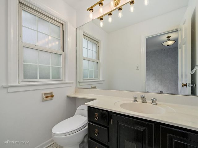 140 N Cuyler Avenue, Oak Park, IL 60302