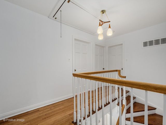 140 N Cuyler Avenue, Oak Park, IL 60302