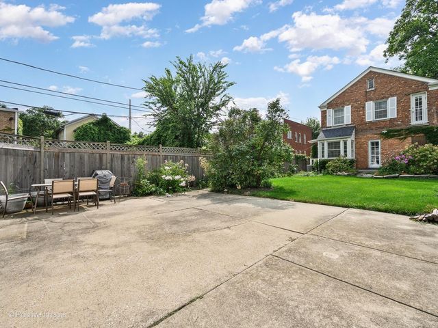 140 N Cuyler Avenue, Oak Park, IL 60302