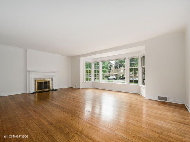 140 N Cuyler Avenue, Oak Park, IL 60302