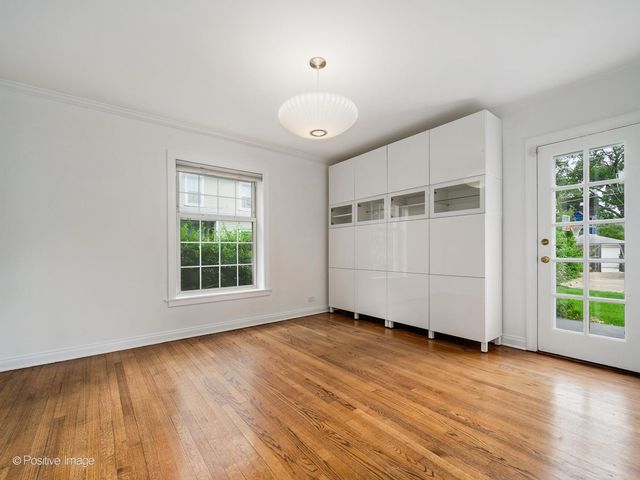 140 N Cuyler Avenue, Oak Park, IL 60302
