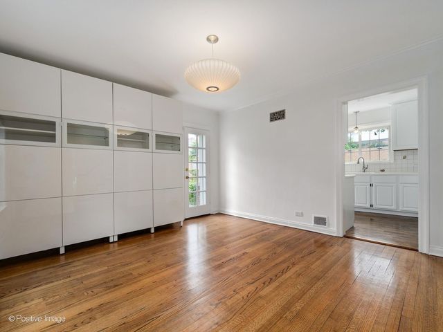 140 N Cuyler Avenue, Oak Park, IL 60302