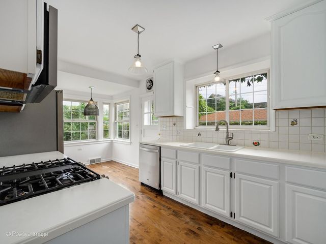 140 N Cuyler Avenue, Oak Park, IL 60302