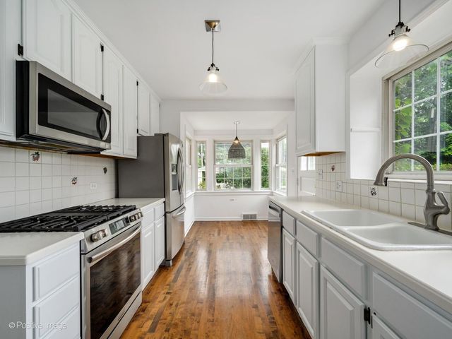 140 N Cuyler Avenue, Oak Park, IL 60302