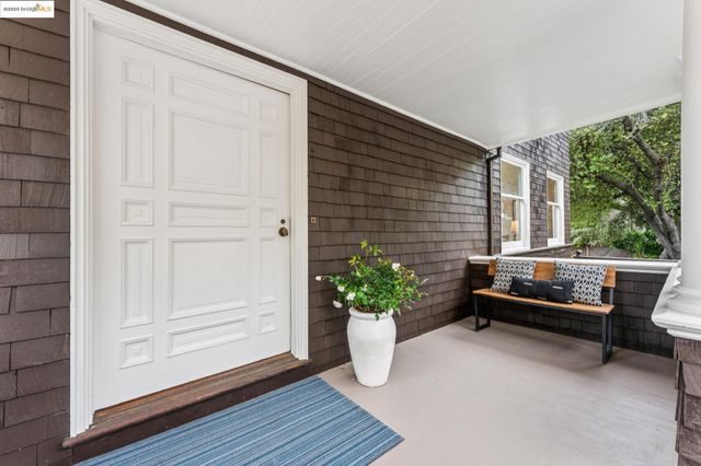 2058 Oakland Avenue, Piedmont, CA 94611