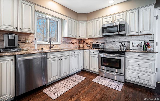 8 Adelaide Lane, Washingtonville, NY 10992