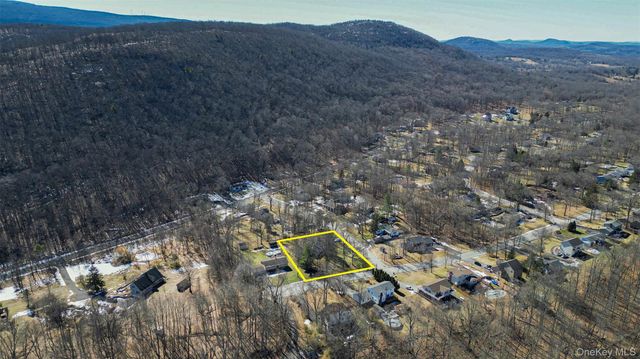 8 Adelaide Lane, Washingtonville, NY 10992