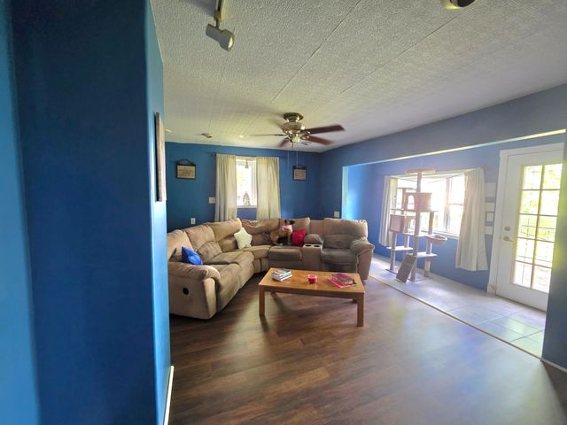 438 N 5th Street, Chariton, IA 50049