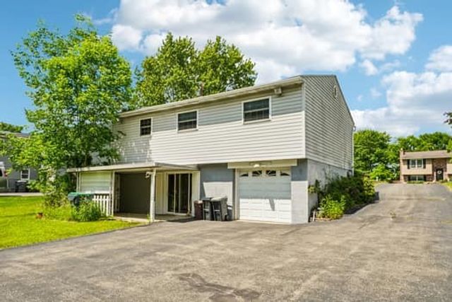 584 Joan St, Cranberry Twp, PA 16066
