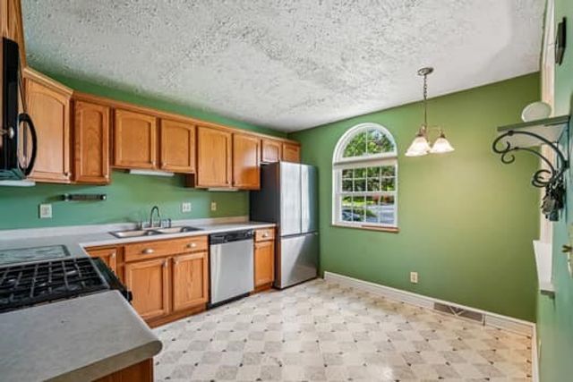 584 Joan St, Cranberry Twp, PA 16066