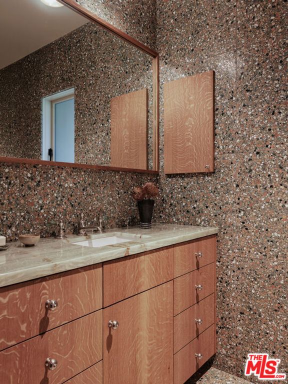 Image 14 of property listing at 775 San Rafael Terrace, Pasadena, CA 91105