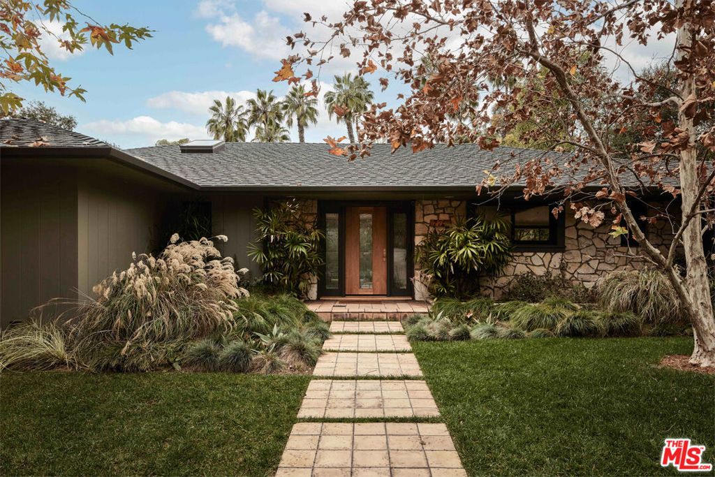 Image 2 of property listing at 775 San Rafael Terrace, Pasadena, CA 91105