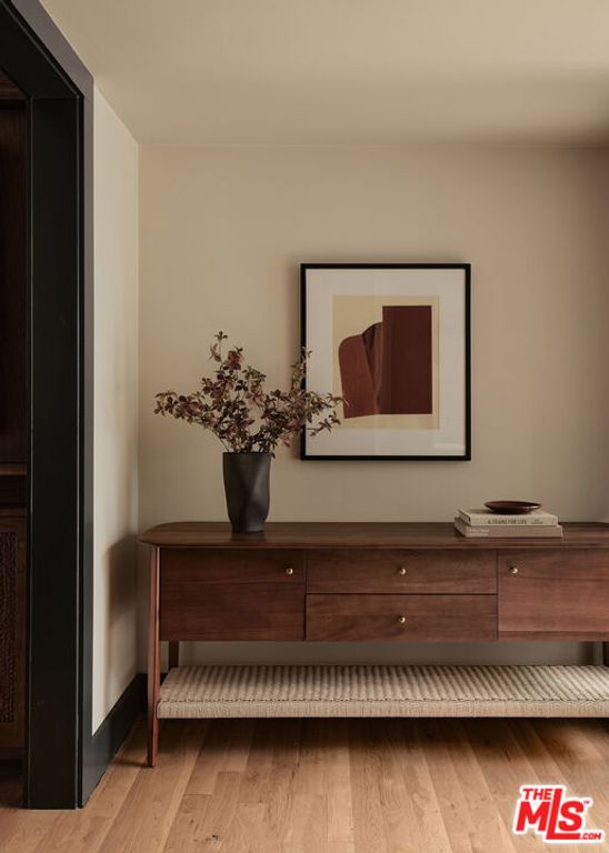 Image 3 of property listing at 775 San Rafael Terrace, Pasadena, CA 91105