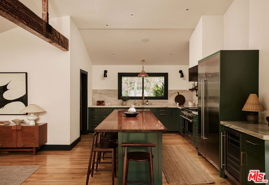 Image 9 of property listing at 775 San Rafael Terrace, Pasadena, CA 91105