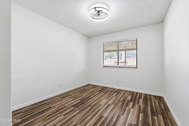 1133 E Avenue K6, Lancaster, CA 93535