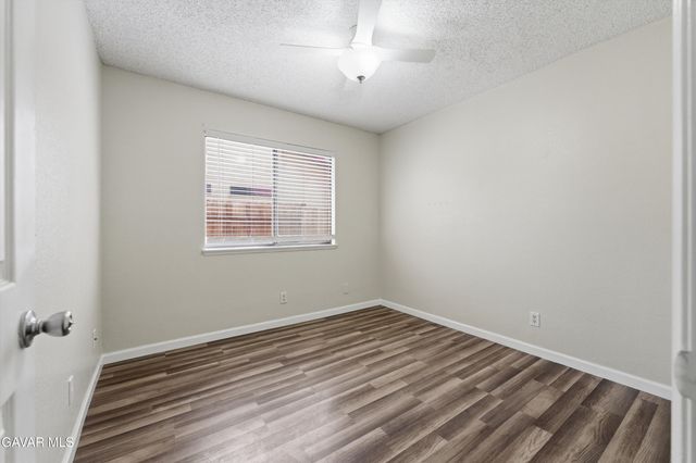 1133 E Avenue K6, Lancaster, CA 93535