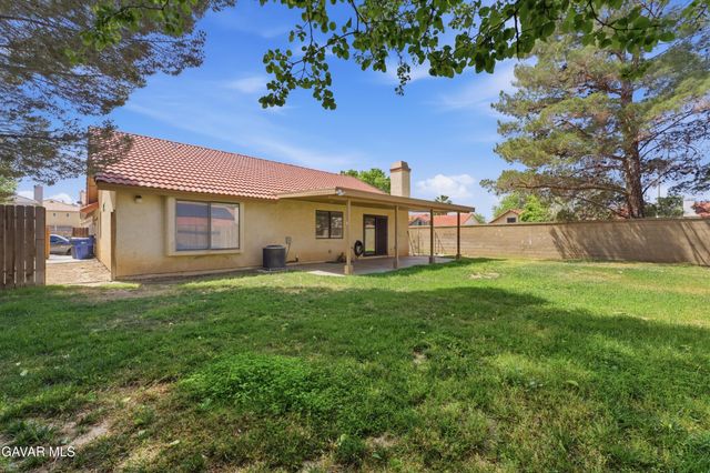 1133 E Avenue K6, Lancaster, CA 93535