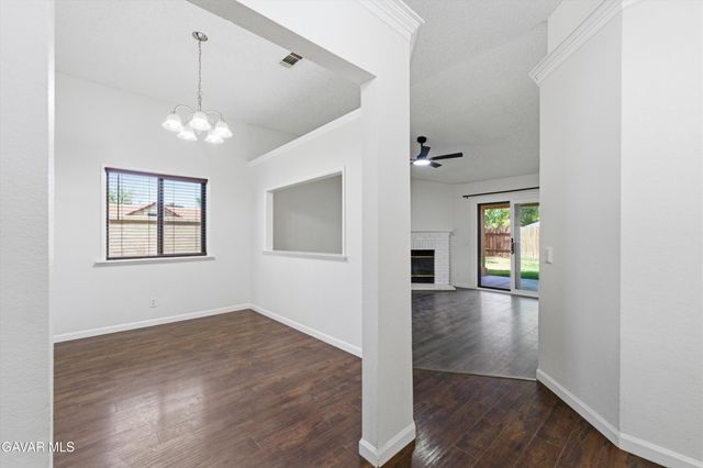 1133 E Avenue K6, Lancaster, CA 93535