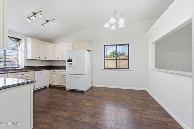 1133 E Avenue K6, Lancaster, CA 93535