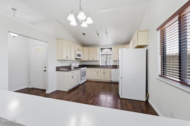 1133 E Avenue K6, Lancaster, CA 93535