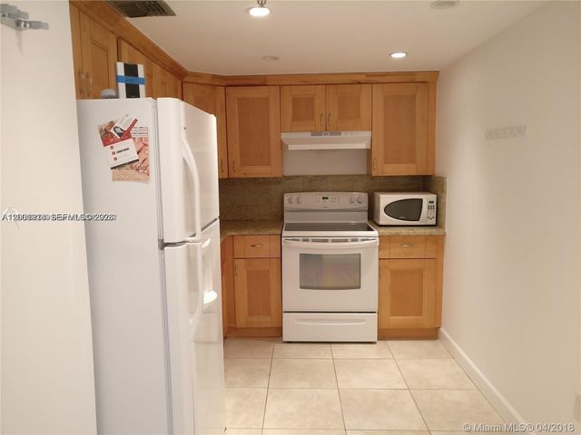20515 E Country Club Drive 248, Aventura, FL 33180