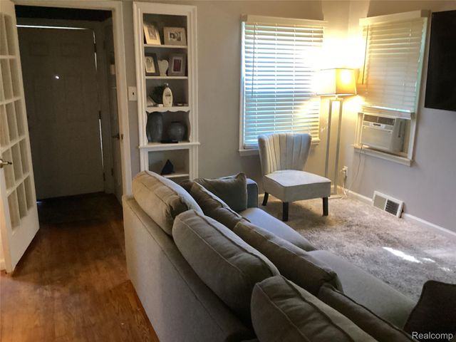 17563 S Mansfield Street, Detroit, MI 48235