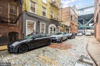 237 N Bread St Apt 2, Philadelphia, PA 19106