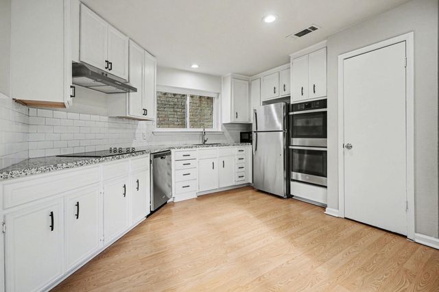 16607 Neumann Drive, Houston, TX 77058