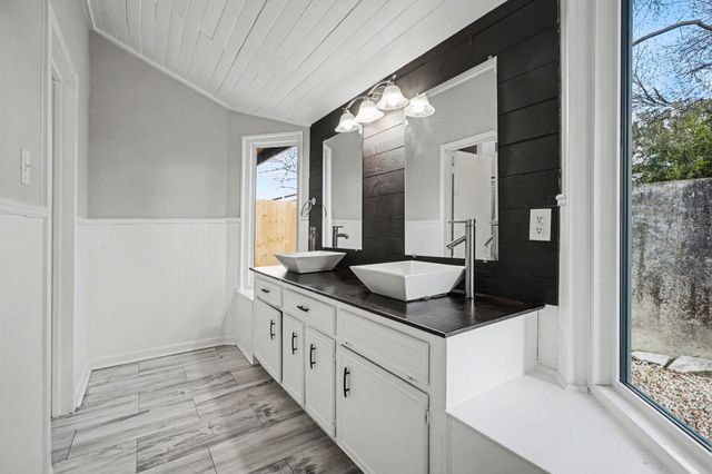 16607 Neumann Drive, Houston, TX 77058