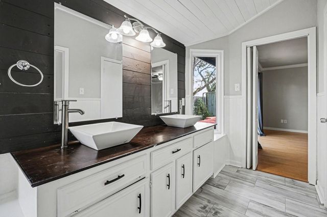 16607 Neumann Drive, Houston, TX 77058