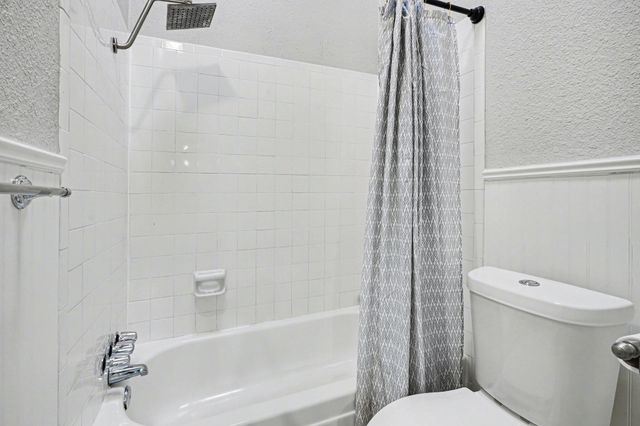 16607 Neumann Drive, Houston, TX 77058