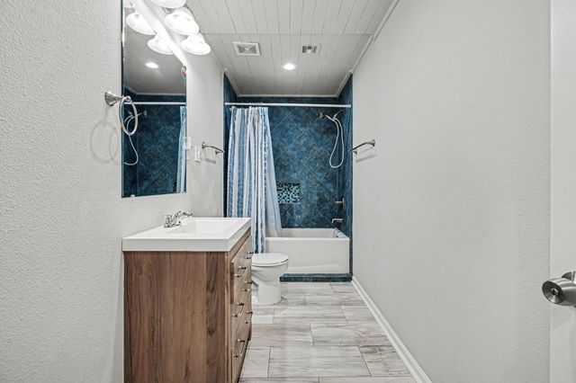 16607 Neumann Drive, Houston, TX 77058